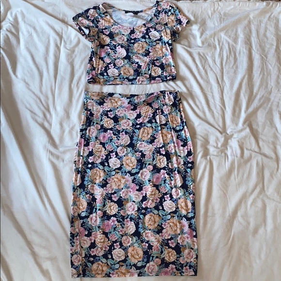 Floral two piece set - Picture 1 of 7
